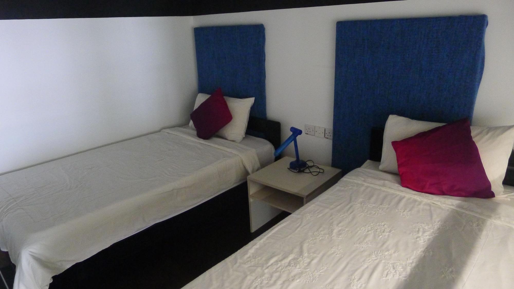 Wesberly Apartments Kuching Extérieur photo