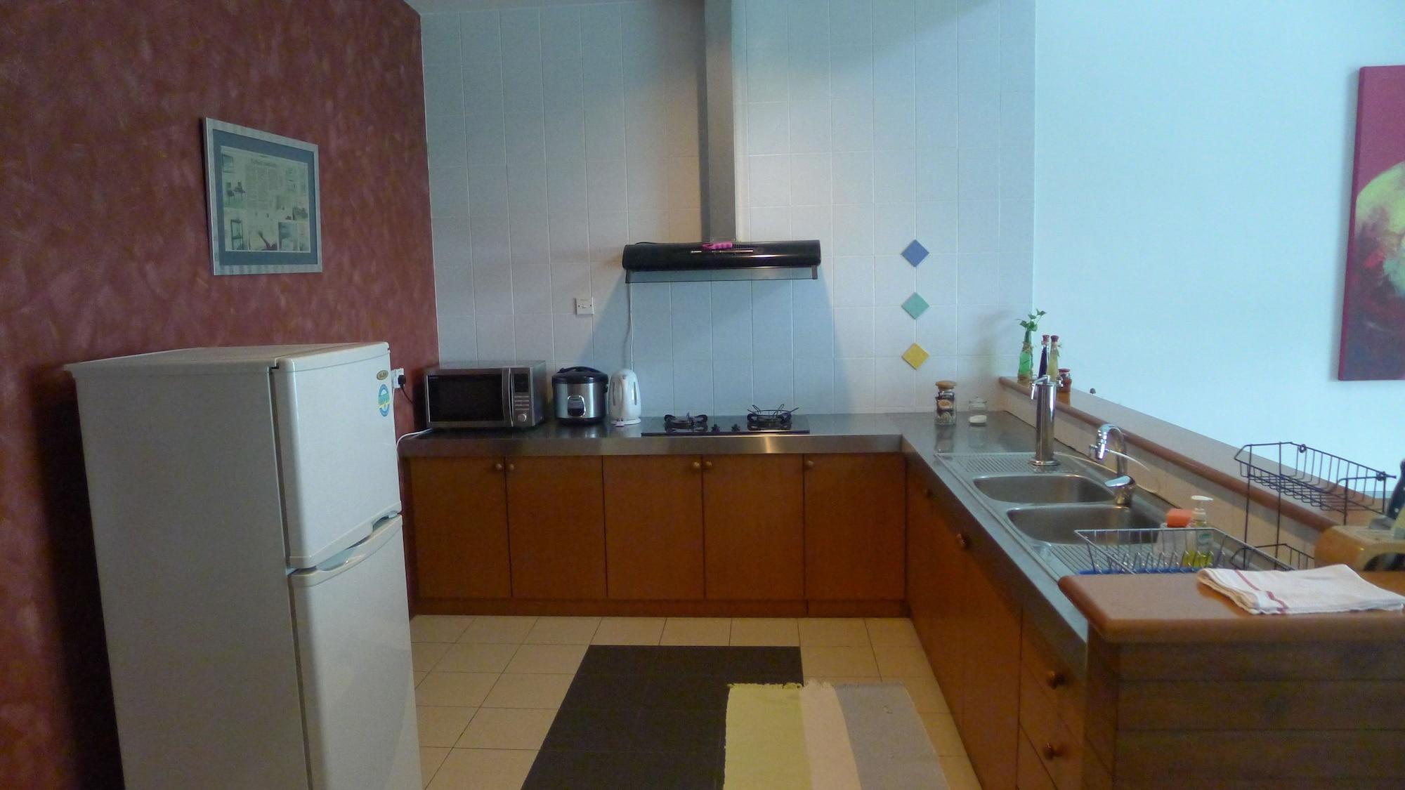 Wesberly Apartments Kuching Extérieur photo