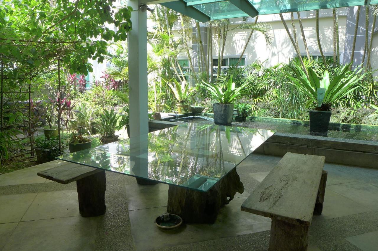 Wesberly Apartments Kuching Extérieur photo