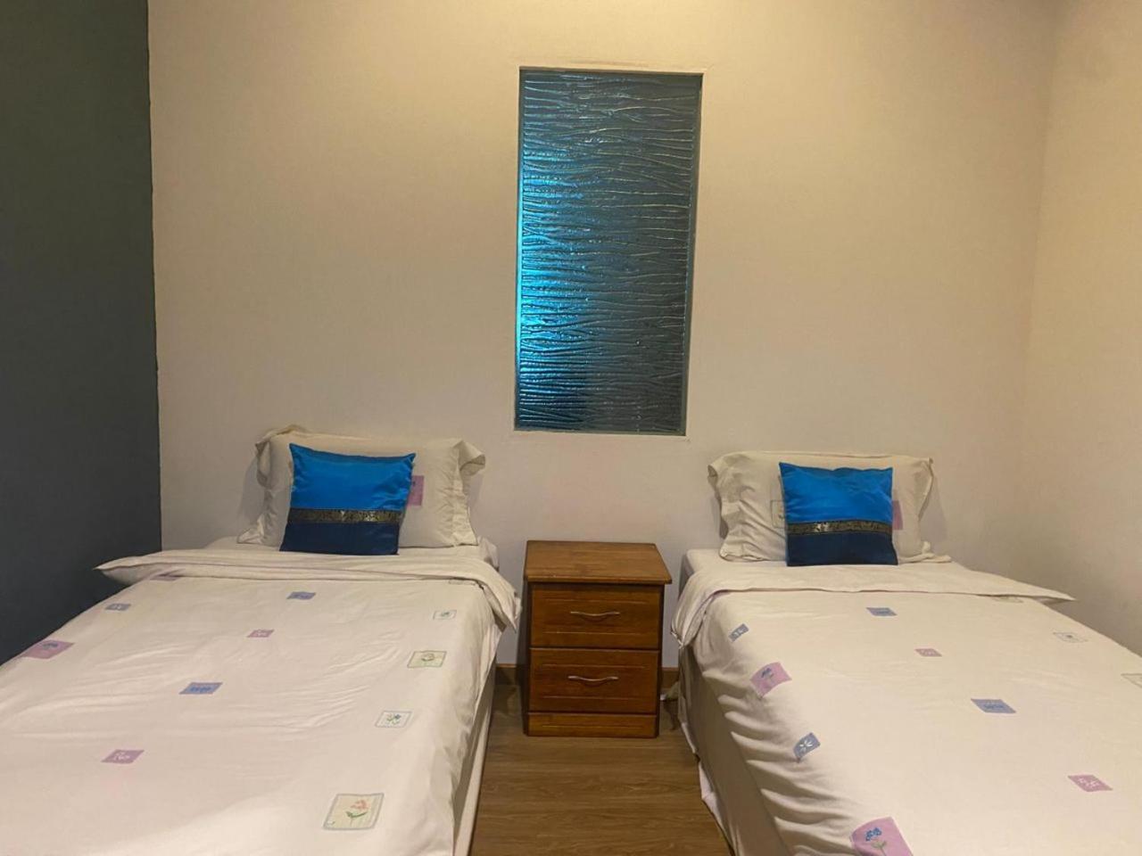 Wesberly Apartments Kuching Extérieur photo