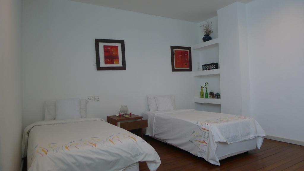 Wesberly Apartments Kuching Extérieur photo